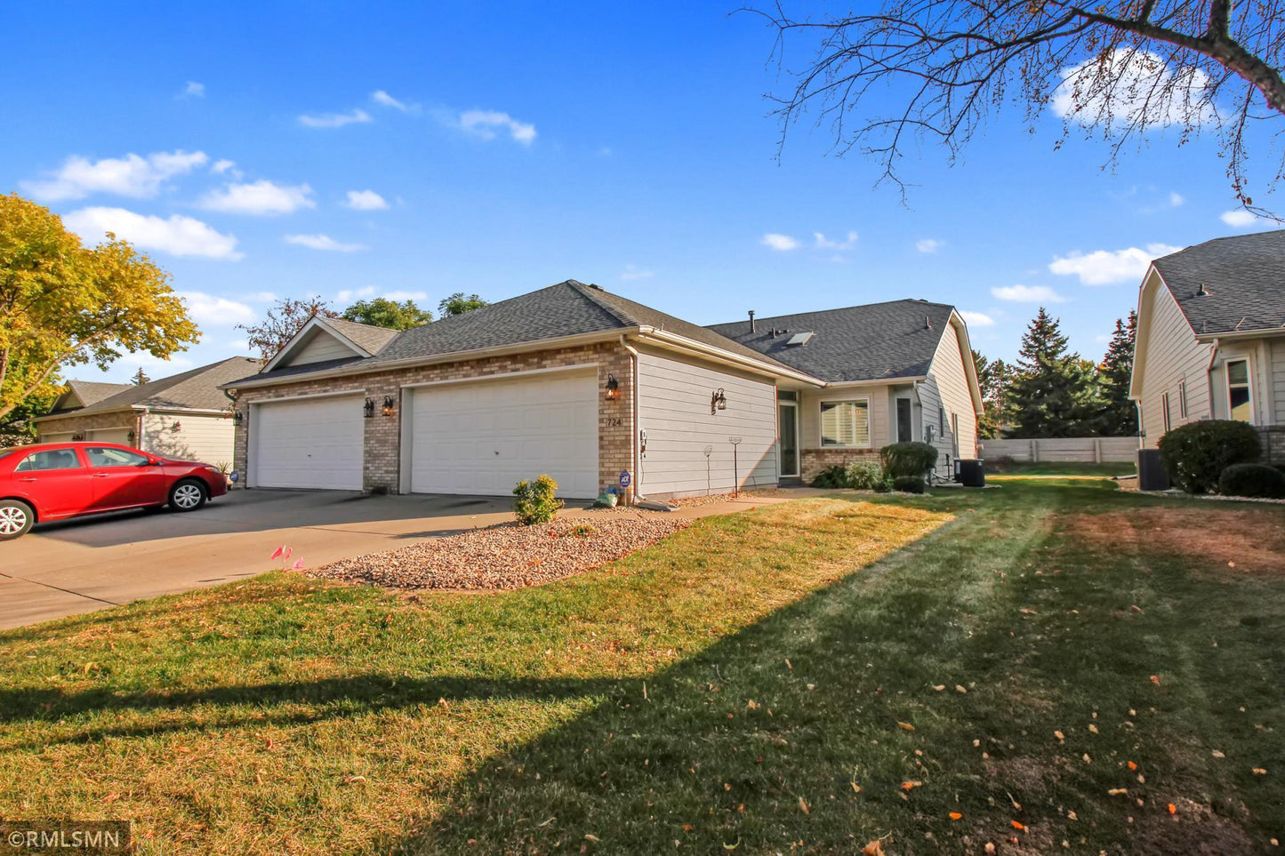 724 Emerald Ridge, Roseville, MN 55113