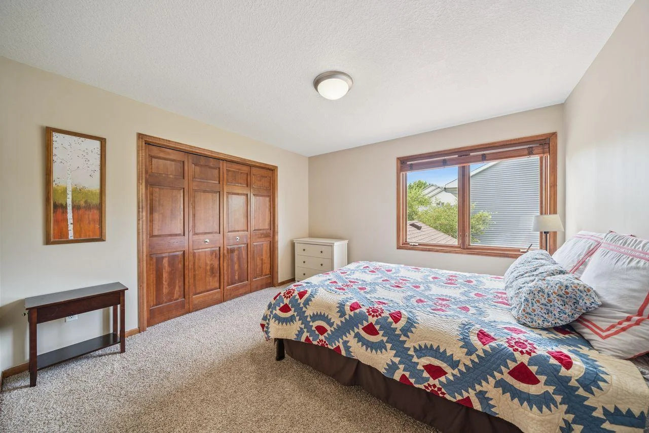 4628 Pinetree Curve, Eagan, MN 55122