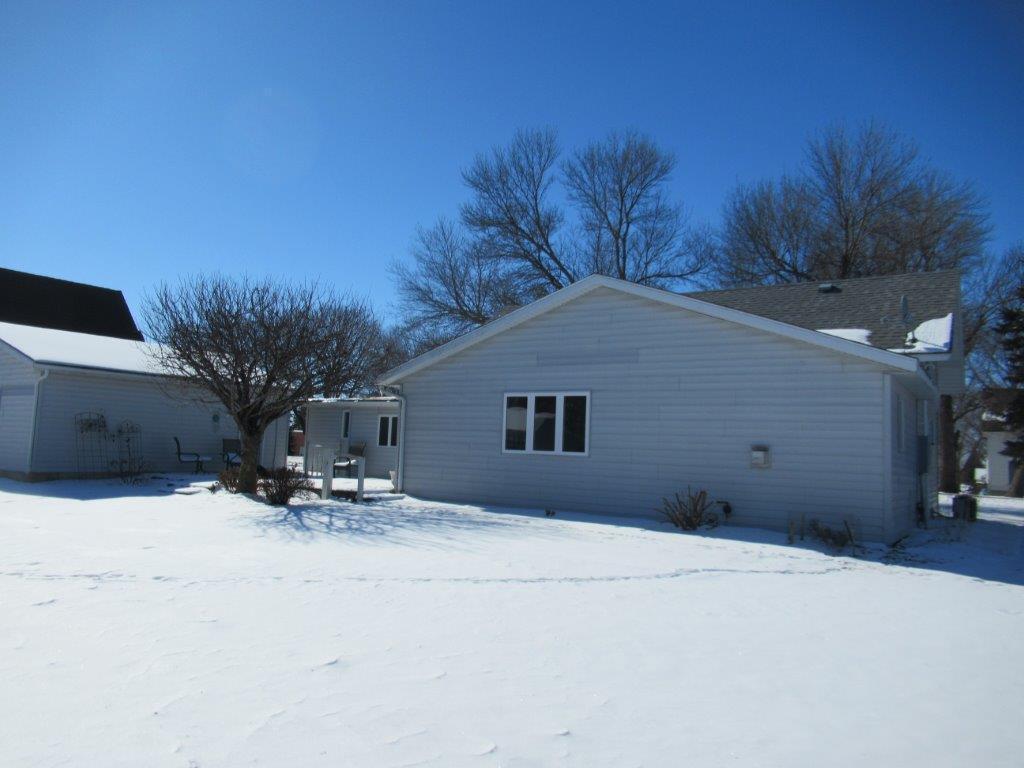 200 Main Avenue, Hills, MN 56138