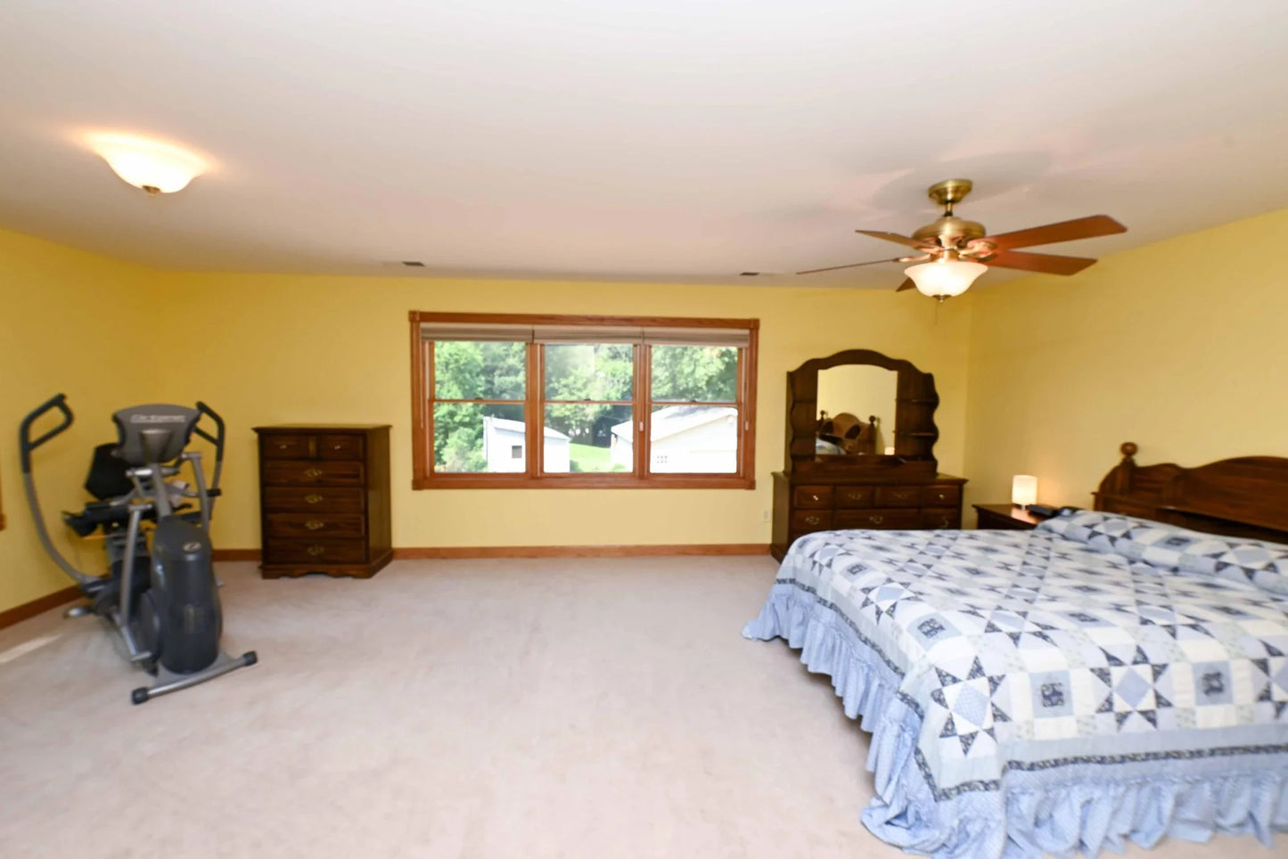 4760 Vine Hill Road, Deephaven, MN 55331