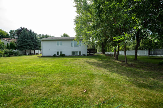 5910 Pineview Lane, Plymouth, MN 55442
