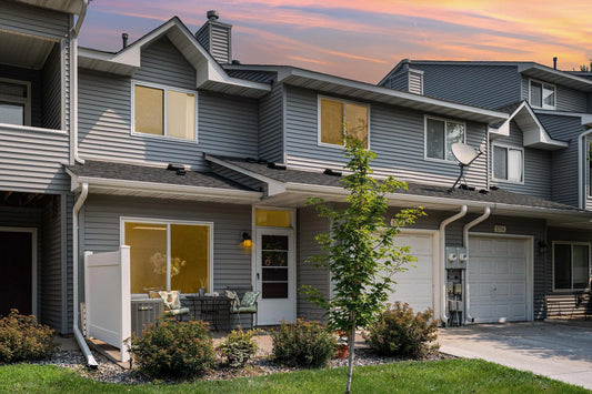 577 Woodduck Drive, Woodbury, MN 55125