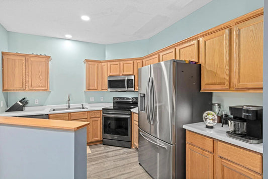 422 Hickory Lane, Oakdale, MN 55128