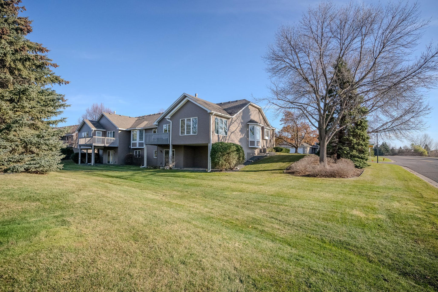 3605 Black Oaks Lane, Plymouth, MN 55446