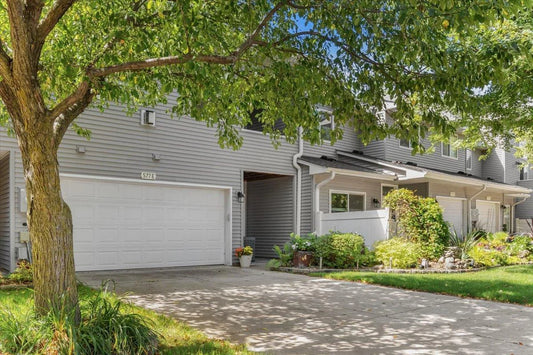 577 Woodduck Drive, Woodbury, MN 55125