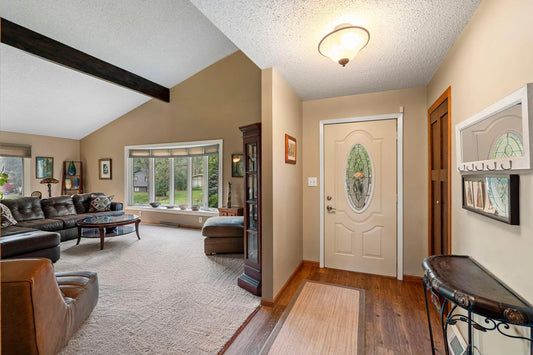 4530 Oak Leaf Drive, Vadnais Heights, MN 55127