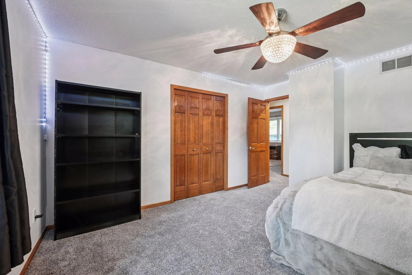 475 Oakhill Road, Chaska, MN 55318