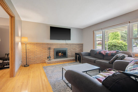 521 Unique Drive, Burnsville, MN 55337