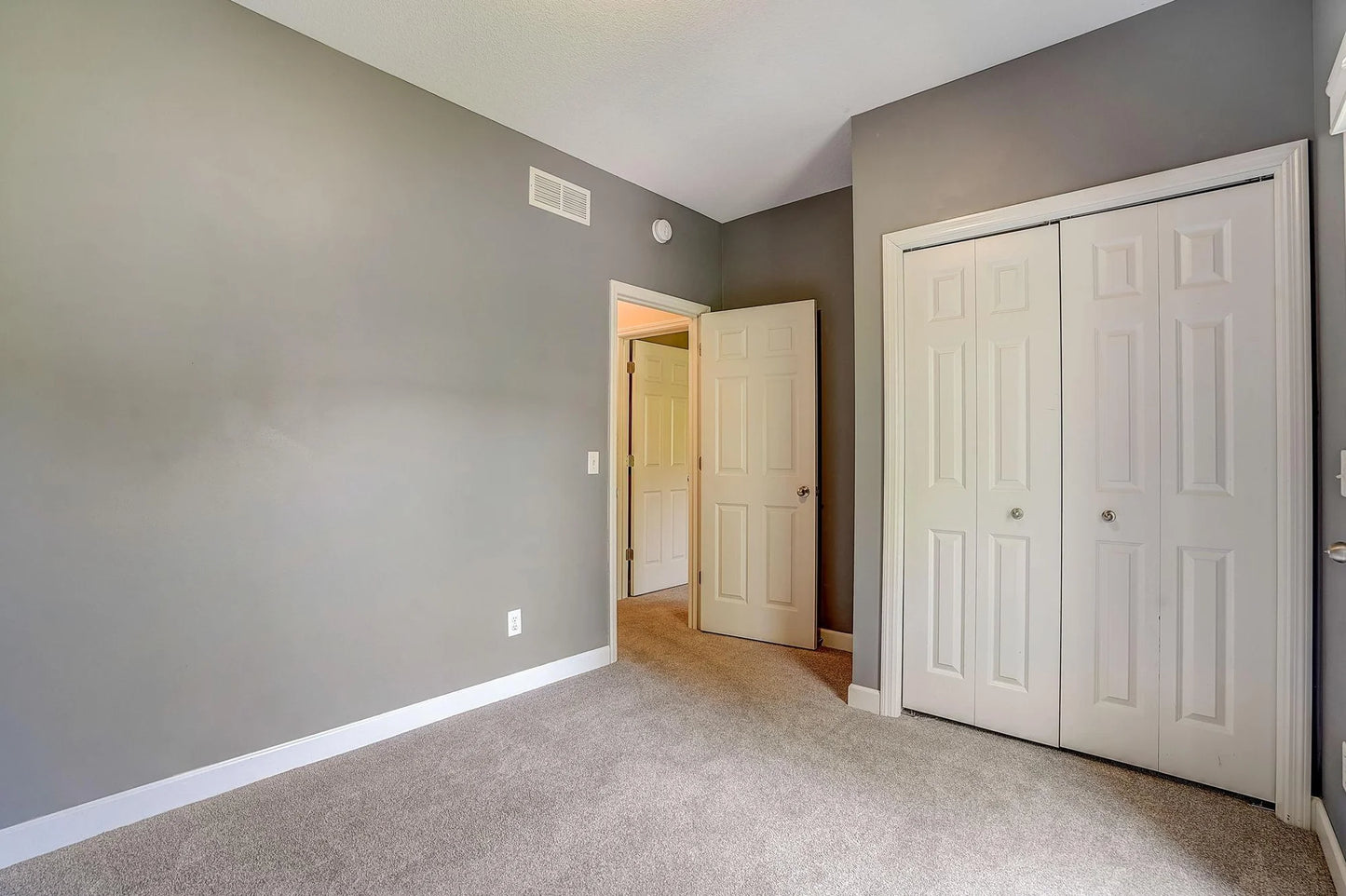 48 125th Street, Burnsville, MN 55337