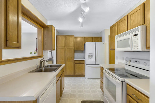 10450 64th Way, Albertville, MN 55301
