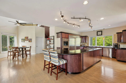 10460 Bluff Circle, Chanhassen, MN 55318