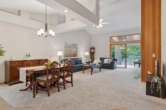 502 Deer Ridge Lane, Maplewood, MN 55119