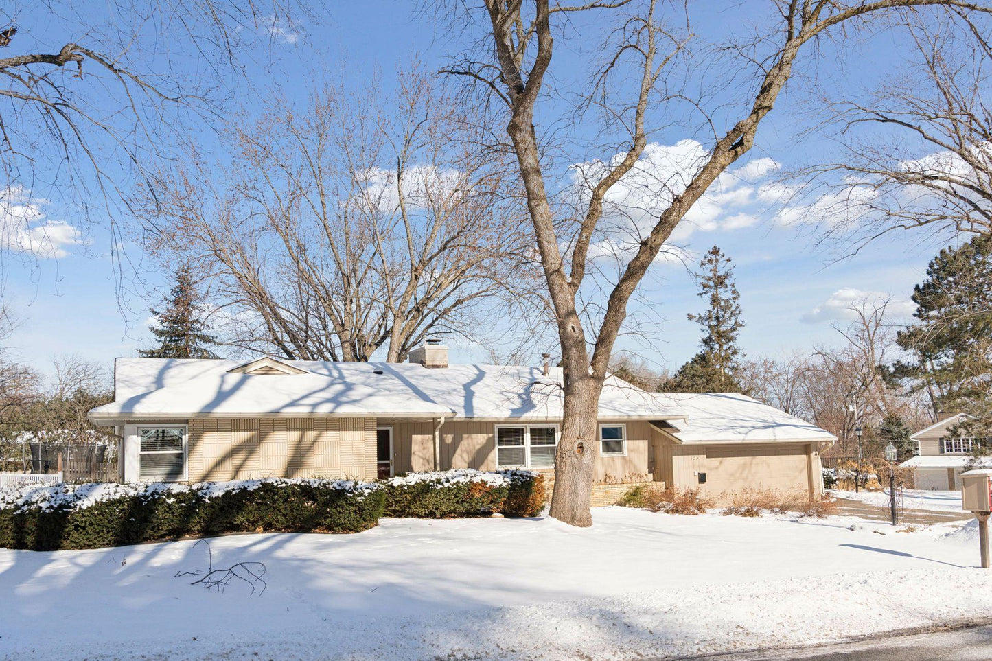 703 Drillane Road, Hopkins, MN 55305