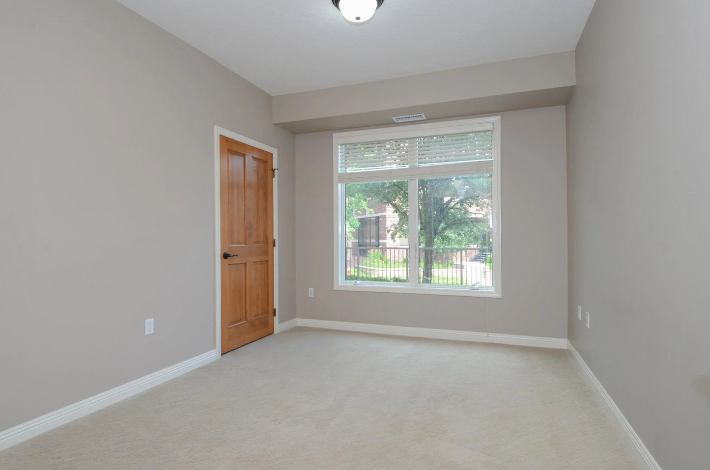 5225 Grandview Square, Edina, MN 55436