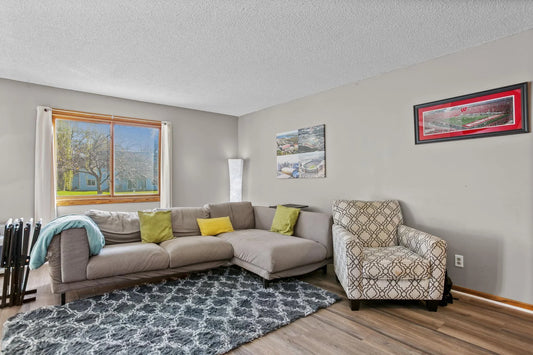 994 Heritage Court, Vadnais Heights, MN 55127