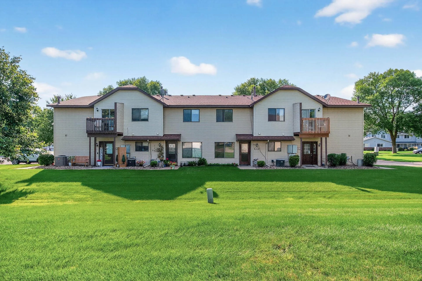 4284 Parkview Court, Vadnais Heights, MN 55127