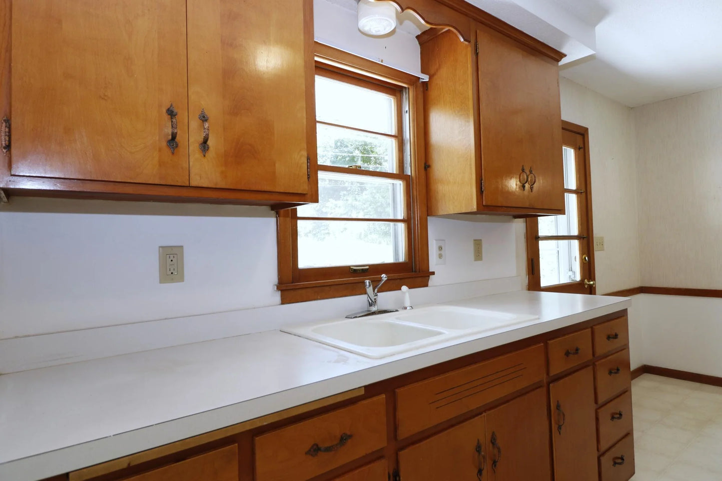 5043 Overlook Circle, Bloomington, MN 55437