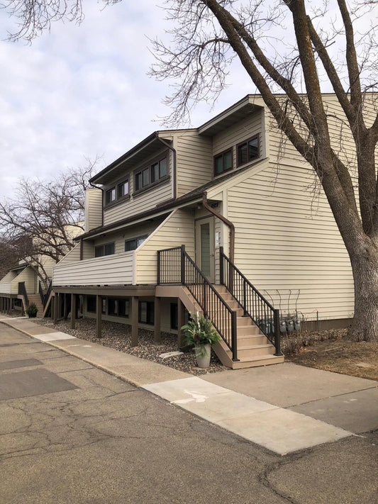 8928 Neill Lake Road, Eden Prairie, MN 55347