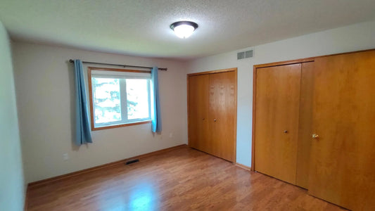 514 Deer Ridge Lane, Maplewood, MN 55119