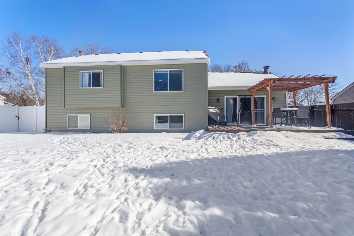 3884 Hallmark Avenue, Oakdale, MN 55128