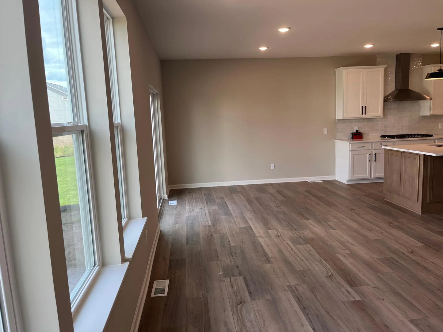10374 Mcgregor Boulevard, Woodbury, MN 55129