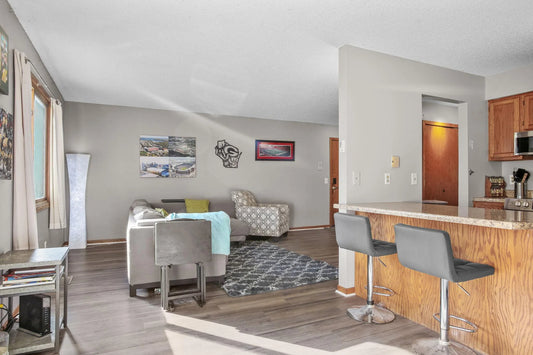 994 Heritage Court, Vadnais Heights, MN 55127