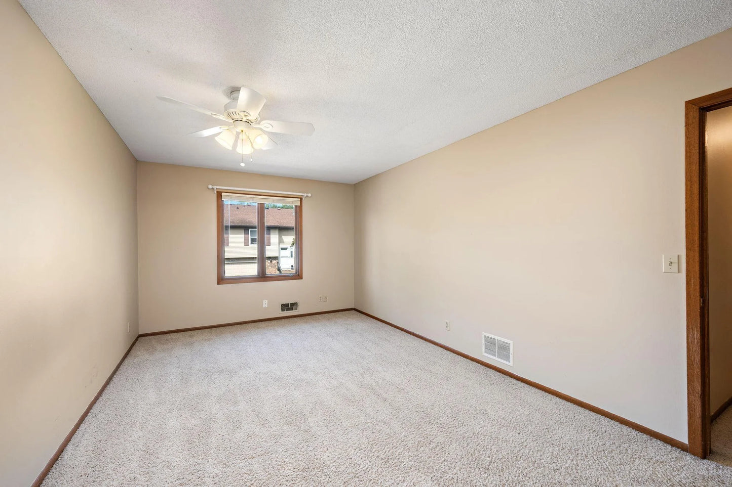 10372 Balsam Lane, Eden Prairie, MN 55347