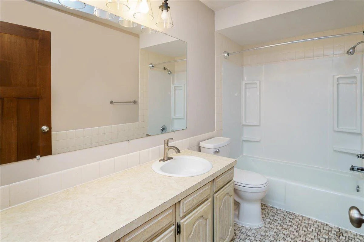 5410 Old Shakopee Circle, Bloomington, MN 55437