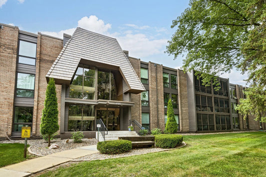 6105 Lincoln Drive, Edina, MN 55436