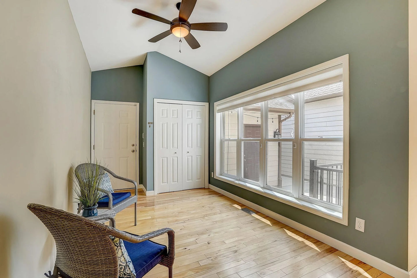 48 125th Street, Burnsville, MN 55337