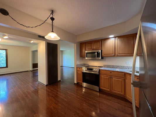 2485 Londin Lane, Maplewood, MN 55119