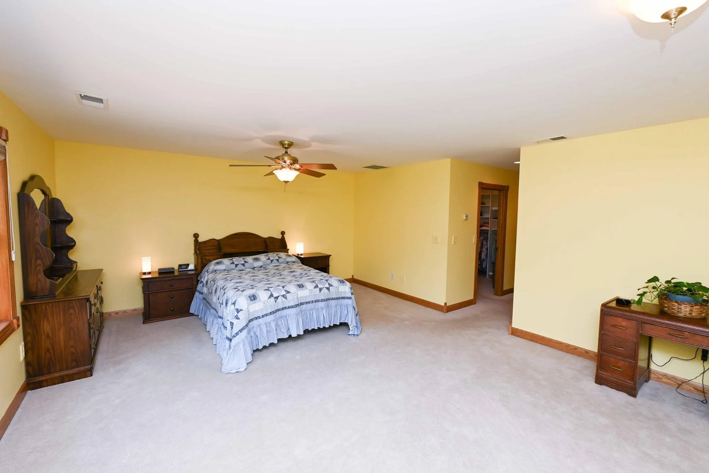4760 Vine Hill Road, Deephaven, MN 55331