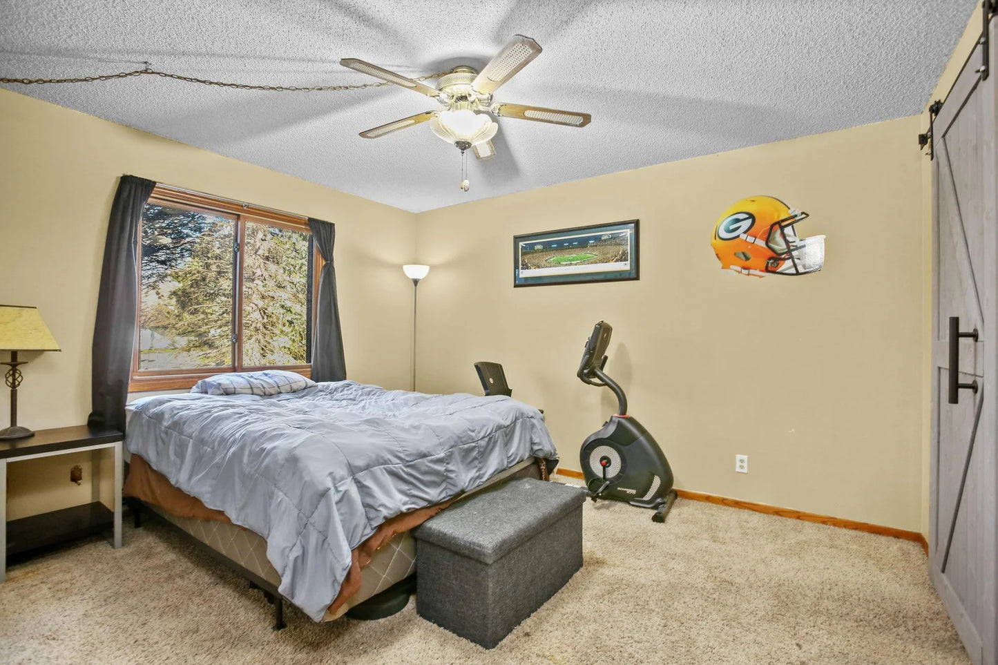 994 Heritage Court, Vadnais Heights, MN 55127