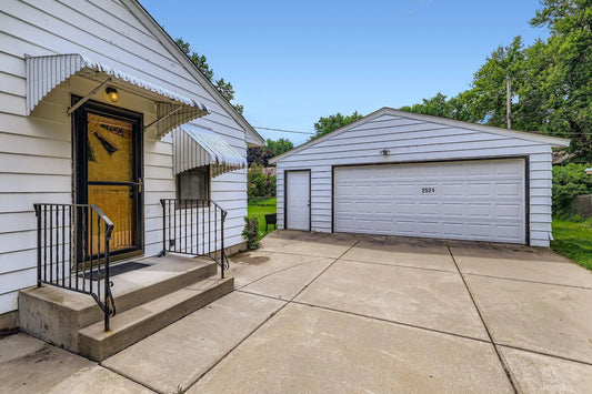 2524 Mayer Lane, Maplewood, MN 55119
