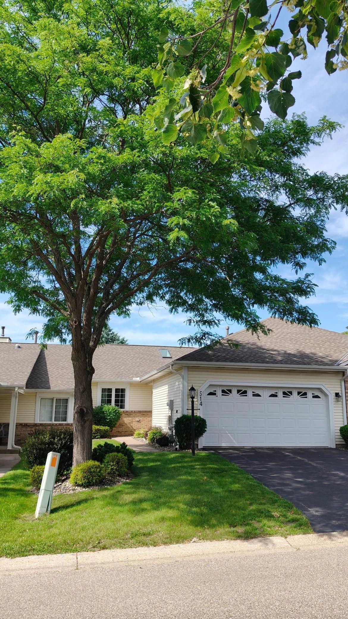 514 Deer Ridge Lane, Maplewood, MN 55119