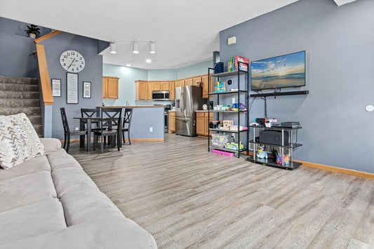 422 Hickory Lane, Oakdale, MN 55128