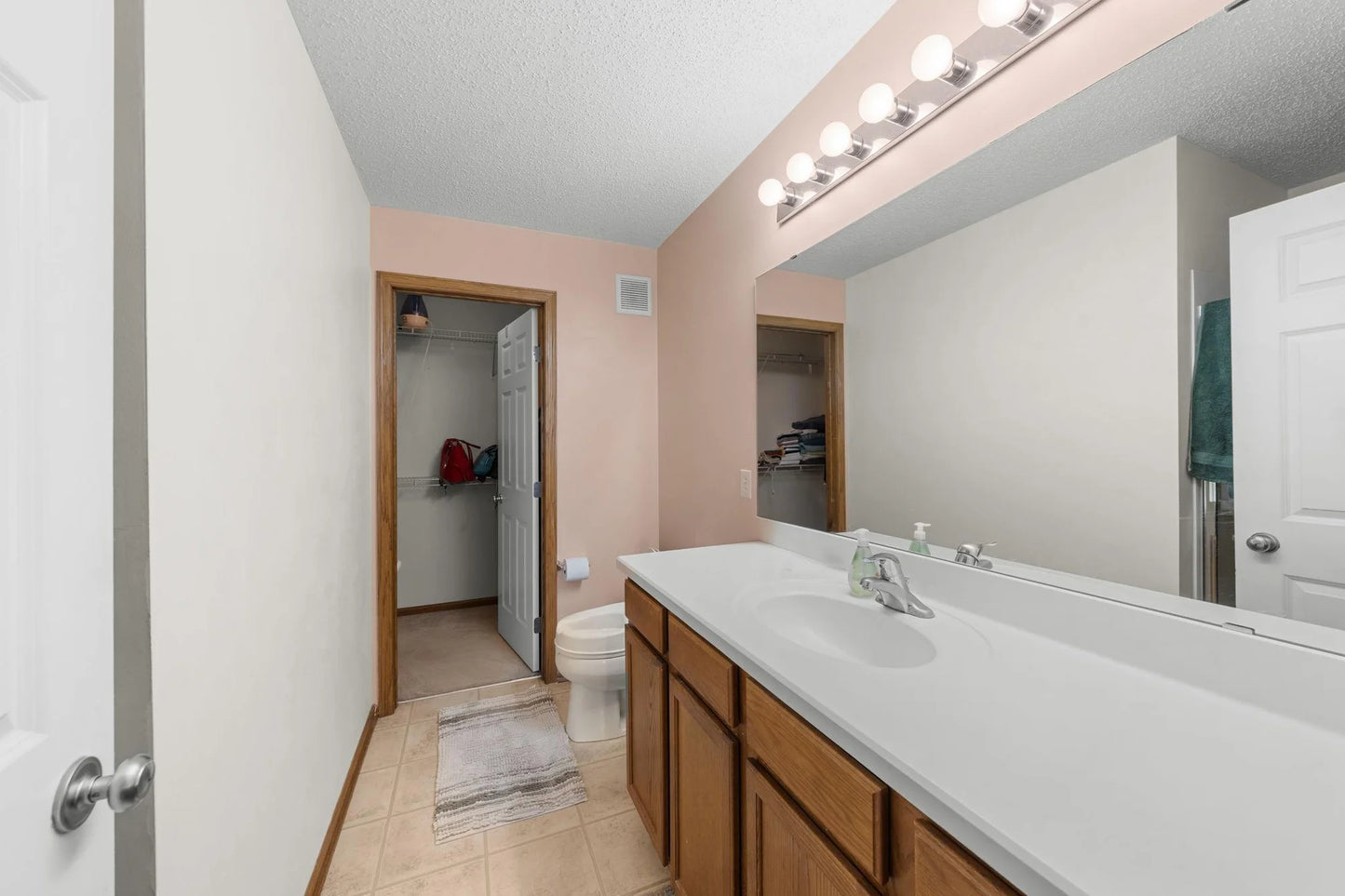 4735 Victor Path, Hugo, MN 55038
