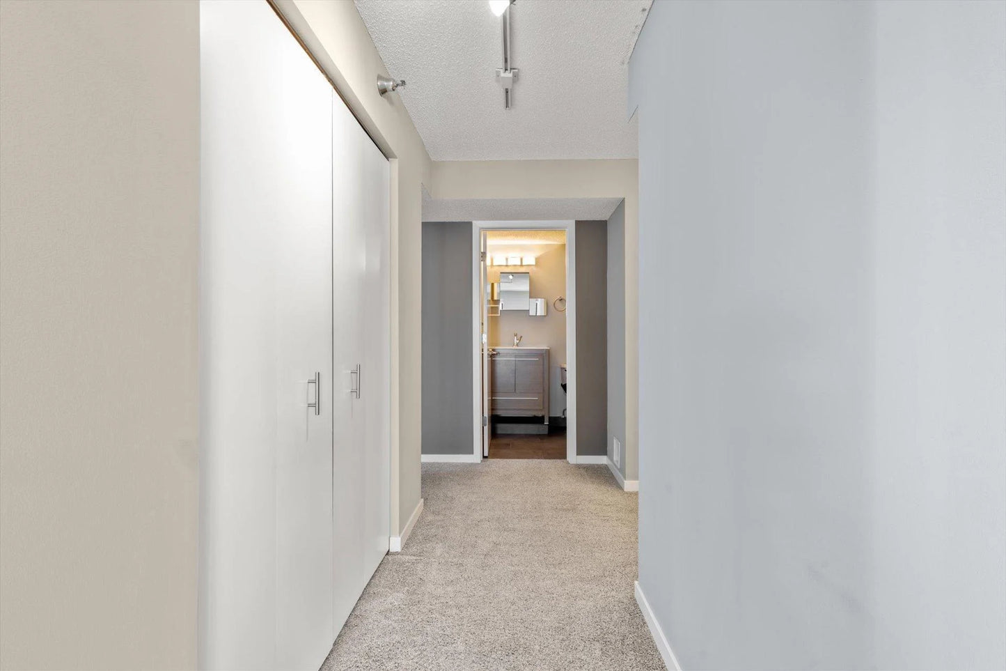 48 Groveland Terrace, Minneapolis, MN 55403