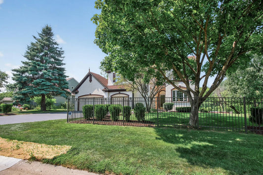 2545 Hillwood Drive, Maplewood, MN 55119