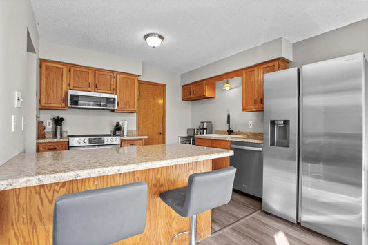 994 Heritage Court, Vadnais Heights, MN 55127