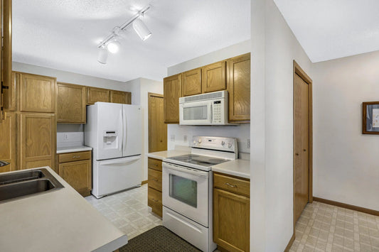 10450 64th Way, Albertville, MN 55301