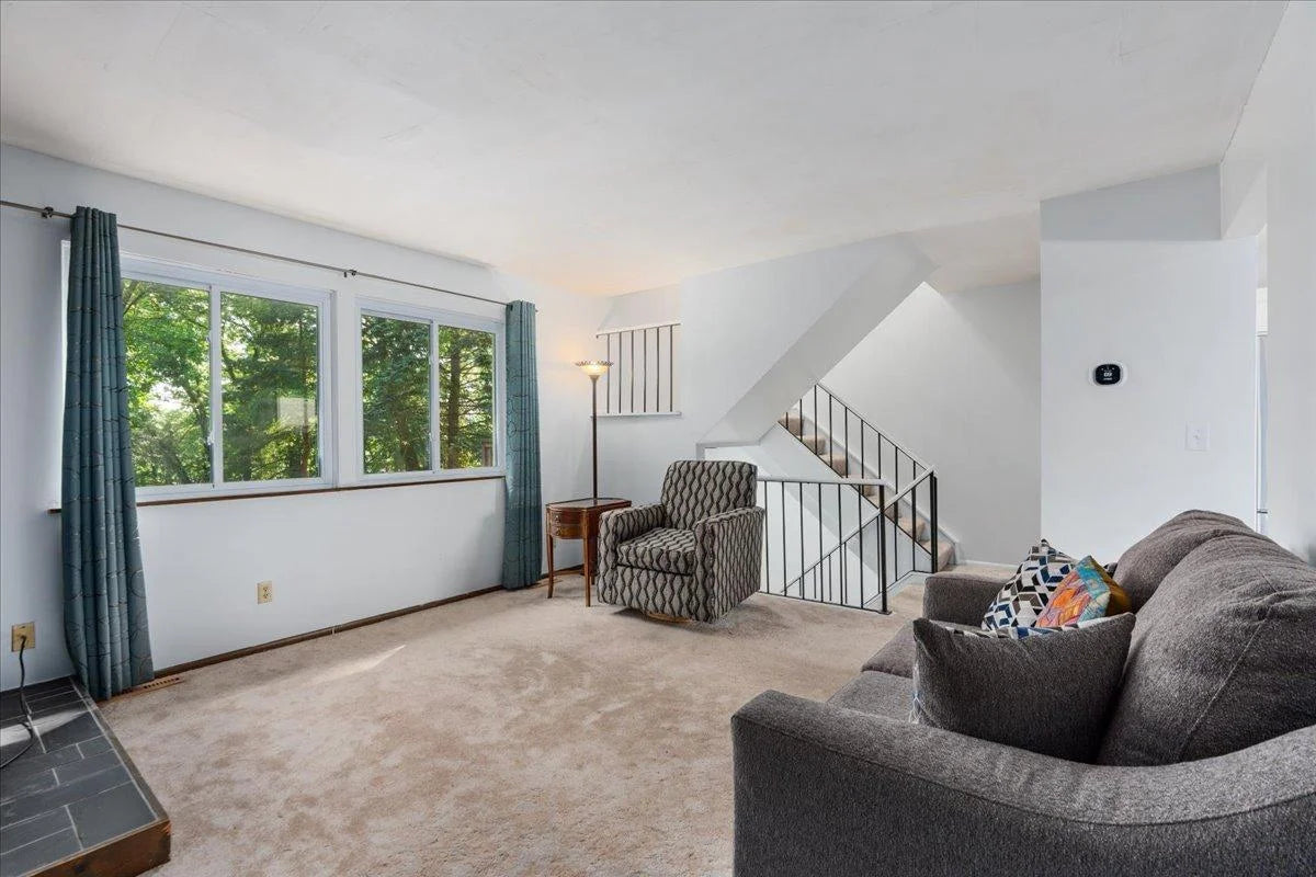 4788 Grenwich Way, Oakdale, MN 55128