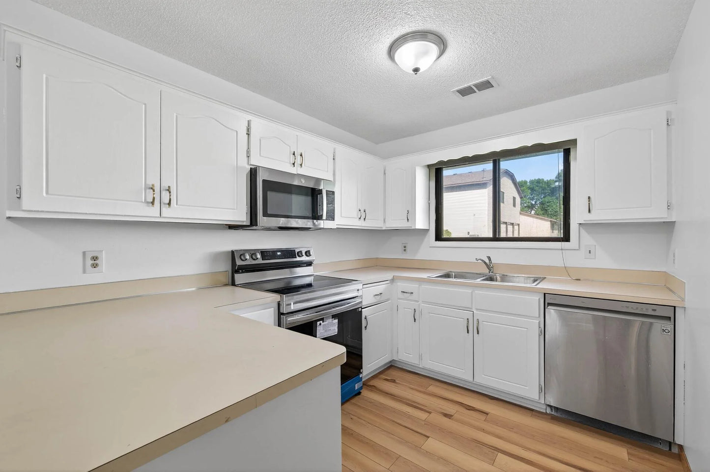 4284 Parkview Court, Vadnais Heights, MN 55127