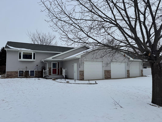 1329 Birdie Court, Hutchinson, MN 55350