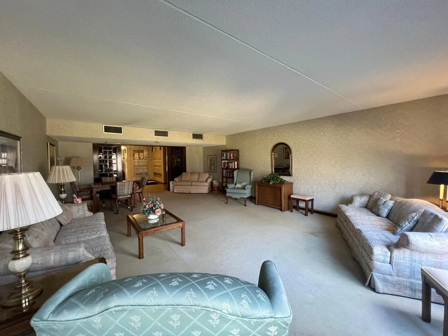 2485 Londin Lane, Maplewood, MN 55119
