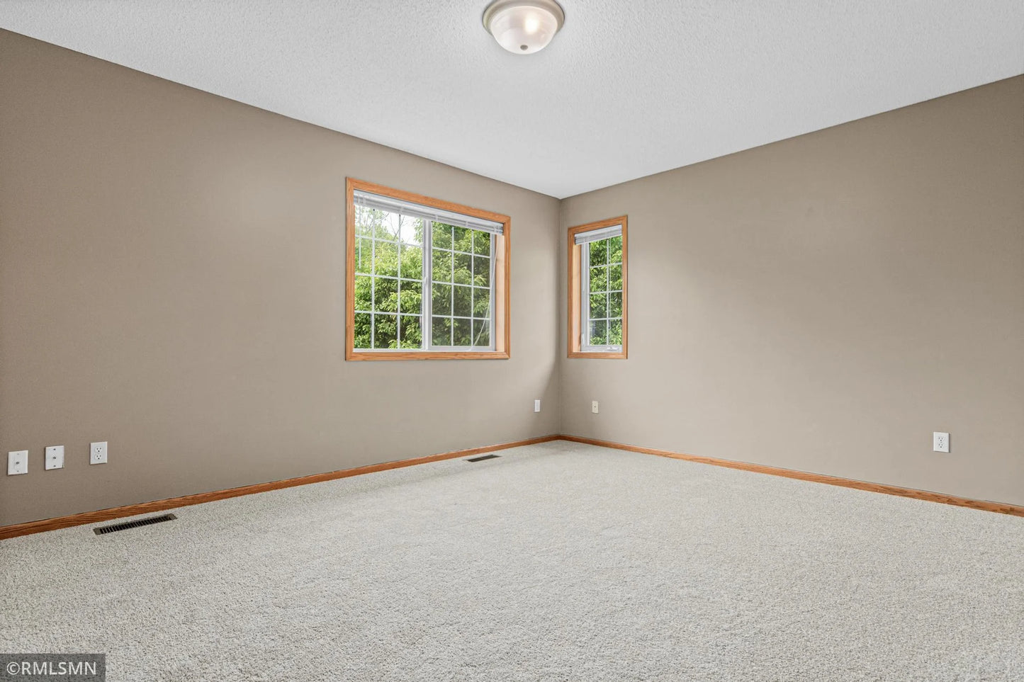 4923 Grenwich Place, Oakdale, MN 55128