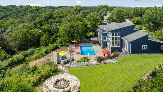 10460 Bluff Circle, Chanhassen, MN 55318