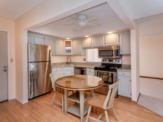 2485 Londin Lane, Maplewood, MN 55119