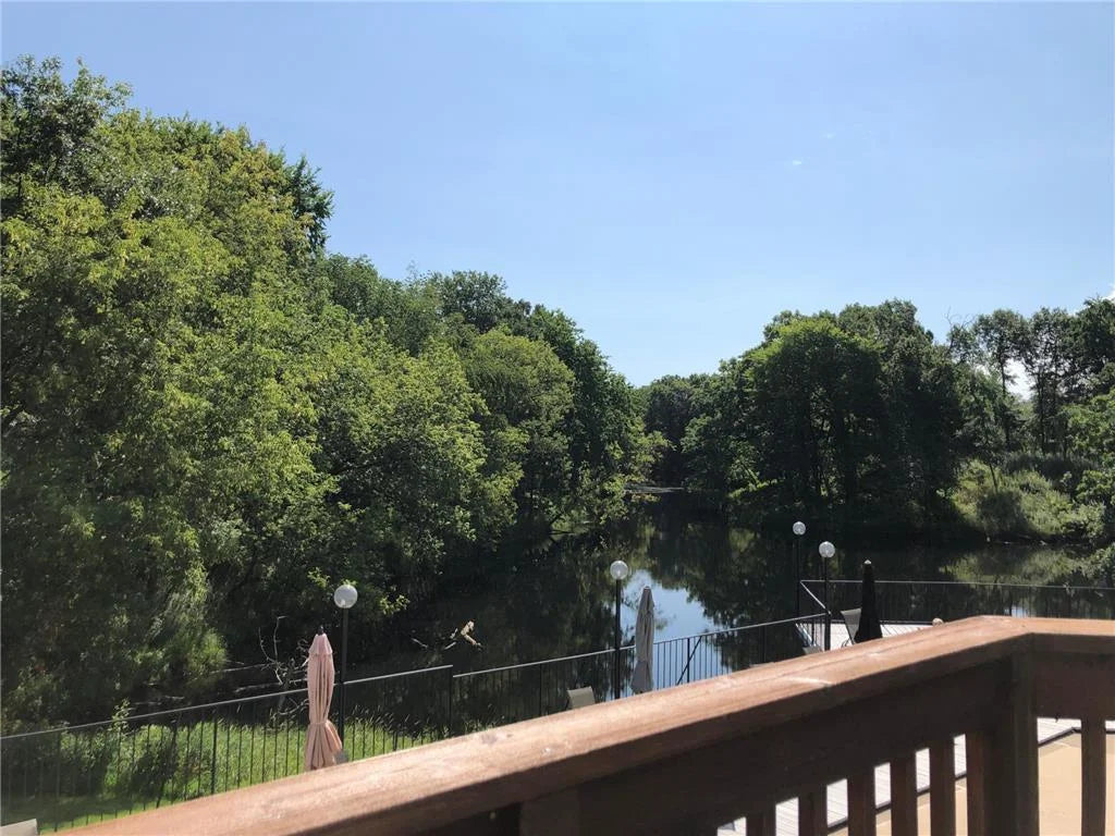 514 Deer Ridge Lane, Maplewood, MN 55119