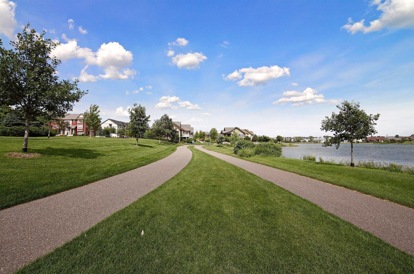 15653 Cobblestone Lake Parkway, Apple Valley, MN 55124